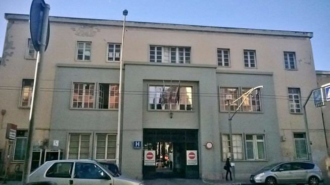 Cagliari, rissa sfiorata al Santissima Trinità per una traversa: un anziano in barella in ambulanza dalle 10 del mattino