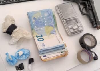 Nuoro, 19enne arrestato per cocaina e possesso illegale di arma