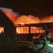 A Is Arutas va completamente in fiamme un chiosco nella notte: salvato un uomo di 56 anni