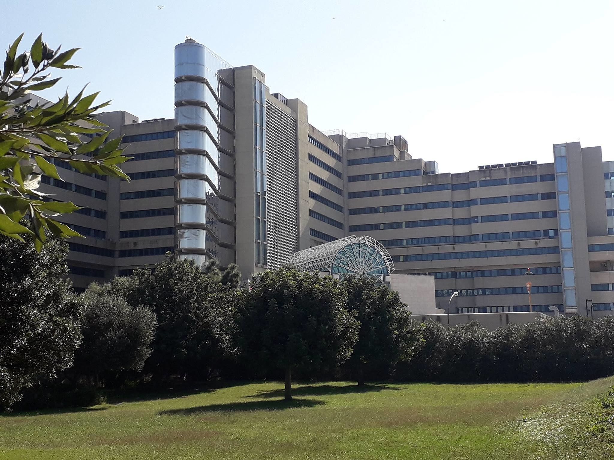 Trinomio esplosivo al Brotzu: “Salari da fame, precari in scadenza e niente parcheggi”