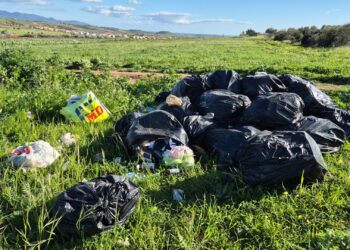 A Settimo il trionfo degli incivili sul sentiero dei runner: puliscono i volontari