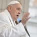 Papa Francesco, “le condizioni migliorano ma la prognosi resta riservata”