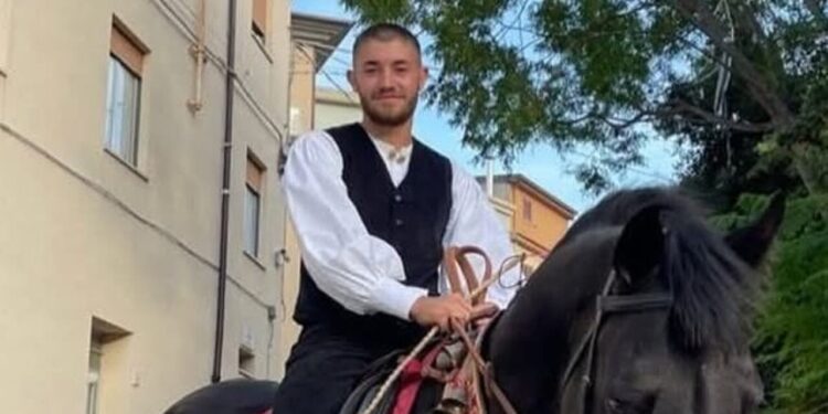 Omicidio di Marco Mameli, il killer ancora introvabile: oggi l’autopsia e domani i funerali del 22enne
