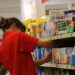 Pasquetta al lavoro per commesse e lavoratori dei supermercati a Cagliari, è polemica: “Chiudere nei festivi si può e si deve”