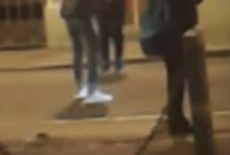 Sfida shock a Sorso, giovanissimi in mezzo alla strada in attesa delle auto: vince chi si alza per ultimo