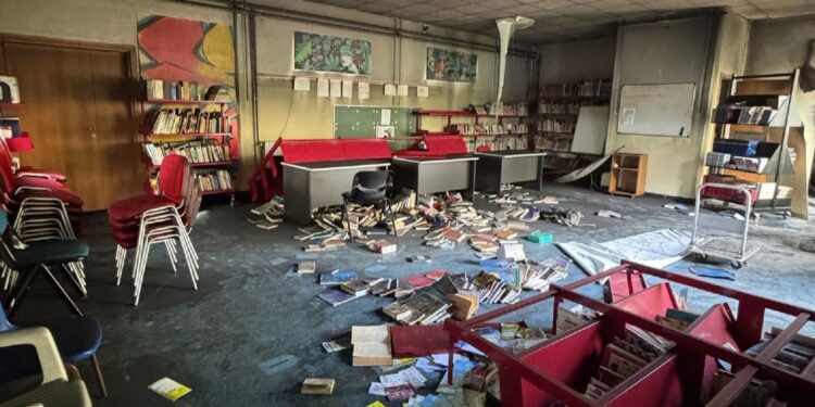 Cagliari, incendio doloso distrugge il centro sociale StraKrash: “Non saranno atti intimidatori o distruttivi a fermare il nostro impegno”