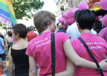 Coppie lesbiche, la Consulta dice “Sì”: “Entrambe le madri possono riconoscere i figli”