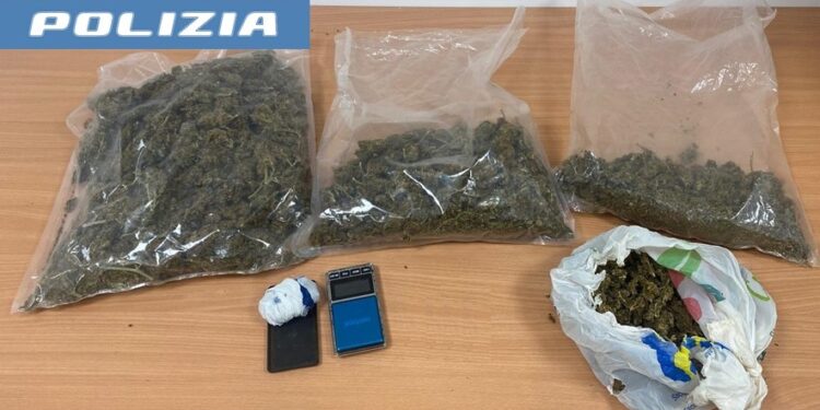 Iglesias, droga sotto il materasso in un casolare abbandonato: 25enne in carcere