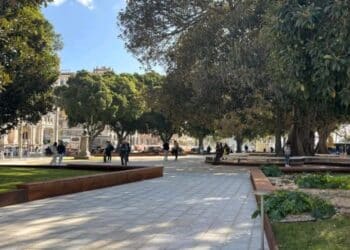 Cagliari, aggressioni e scippi a due passi dalla stazione, in Piazza Matteotti cresce la paura: “Ho paura di essere aggredita ogni giorno”