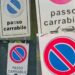 Cagliari, al Poetto spuntano i passi carrabili fai da te: “Cartelli finti ovunque, e il Comune tace”