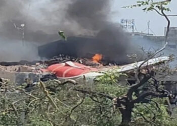 Tragedia in India: aereo precipita con a bordo 242 persone, nessun sopravvissuto