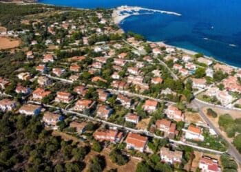 Malori a Sarroch a causa del forte odore da giorni nell’aria