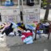 Cagliari, scempio in via Castiglione: raccolta abiti usati o discarica a cielo aperto?