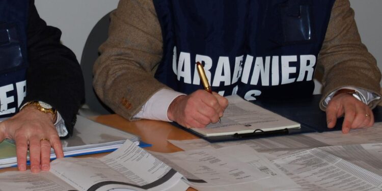 Pirri, gravi carenze igienico-sanitarie e vendita di prodotti scaduti: chiuso un supermercato