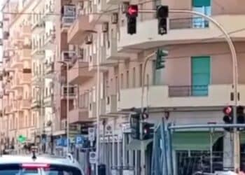 Cagliari, traffico nel caos in viale Marconi tra cantieri e semafori mal gestiti: “È tutto bloccato, città invivibile”
