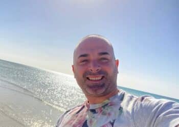 Pirri piange Roberto Cabras, l’agente immobiliare 44enne morto dopo un volo dalla scogliera