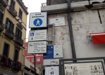 Cagliari, rider e monopattini selvaggi (spesso contromano)sfrecciano indisturbati in tutto il centro di Cagliari