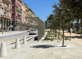 La nuova via Roma bocciata dai cagliaritani: “Peggiorata sotto ogni aspetto, traffico,smog e verde inesistente, 10 milioni buttati”