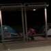 Poetto, incredibile campeggio improvvisato sul lungomare: le tende piazzate sotto le pensiline come in un’area attrezzata