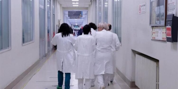 Medici cubani in aiuto di quelli sardi per garantire l’assistenza medica: “Una scelta di responsabilità per l’Isola”
