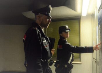 Aggredisce i genitori e danneggia auto e arredi a Siliqua: 29enne allontanato d’urgenza dalla casa di famiglia