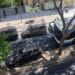 Cagliari, parcheggio creativo in via Dante, sopra lo spartitraffico un mezzo in sosta: notato e immortalato da un cittadino