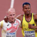 Mondiali di atletica, si ferma prima del traguardo per aiutare un avversario in difficoltà
