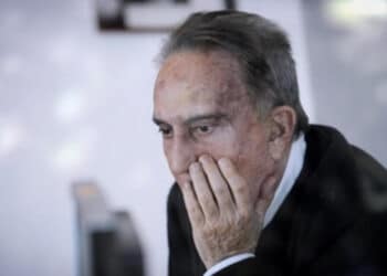Emilio Fede ricoverato in gravi condizioni