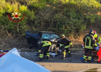 Incidente con tre auto e dieci feriti a Nuoro, la 12enne gravissima trasferita al Bambin Gesù di Roma