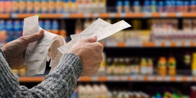 Cagliari, non si ferma la folle corsa dei prezzi nei supermercati e al ristorante: famiglie esasperate dagli aumenti