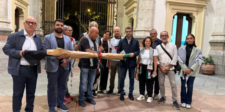 Cagliari, Zedda accoglie una delegazione di manifestanti per Gaza a Palazzo Bacaredda: “I sindaci siano costruttori di pace”