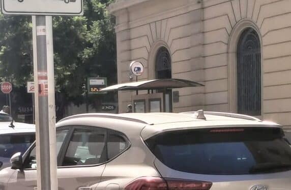 Cagliari, la rabbia dei ristoratori contro il Comune:  “Raccolta rifiuti ancora bloccata,  locali penalizzati”