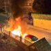 Il pauroso incendio di un’auto in via Tiepolo, l’sos da Mulinu Becciu: “Se qualcuno ha visto, parli”