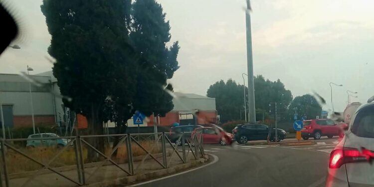 Cantieri e disagi a Capoterra, il bus sbaglia strada e gli studenti arrivano in ritardo