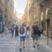 Cagliari, via Baylle e parte di via Sardegna al buio senza preavviso: croceristi in strada ma i negozi restano chiusi (VIDEO)