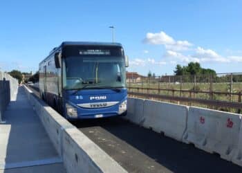 Samassi, il bus non passa più sul ponte: la carreggiata è troppo stretta, cambio di percorso