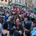 Cagliari ancora in piazza per Gaza: il corteo blocca via Roma ma gli automobilisti applaudono i manifestanti