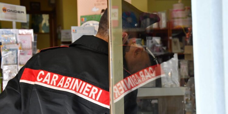 Sanluri, ubriaco scatena una rissa nel circolo e minaccia i carabinieri: arrestato