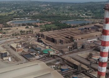 Gli operai di Eurallumina delusi dalla trasferta romana di Todde: restano sul silo a 40 metri di altezza