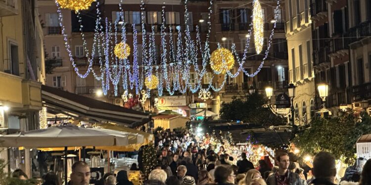Cagliari, tutto pronto per i mercatini di Natale: al corso e in piazza Yenne torna la magica atmosfera delle feste