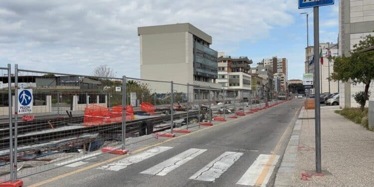 Cagliari, la condotta in Viale Diaz di nuovo rotta: ennesimo disagio per i ristoratori