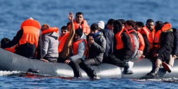 Sardegna, sbarchi senza fine: altri 48 migranti in poche ore, ci sono 10 minori e un neonato