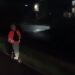 Monopattino senza luci sulla statale 130: “L’ho visto per miracolo, poteva finire in tragedia” (VIDEO)