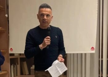 Manuel Etzi, l’aviatore cagliaritano che insegna a leggere il cielo attraverso Il Piccolo Principe. 