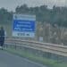 A tutta velocità in monopattino lungo l’Asse Mediano: il pericolo corre a bordo strada (VIDEO)
