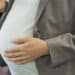 Non vuole riconoscere il bimbo che aspetta e gli spara alle gambe: fermata 26enne