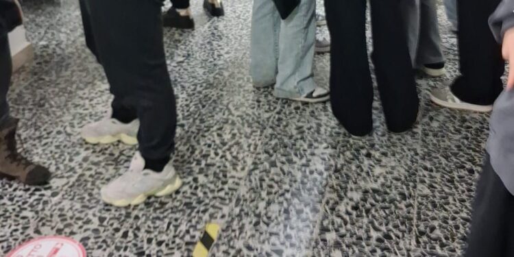 Cagliari, la rabbia degli studenti del De Sanctis: “Siamo stanchi di soffrire il freddo in un ambiente che dovrebbe essere confortevole”