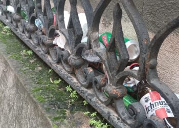 Degrado e abbandono nel quartiere di piazza del Carmine: tra via Tavolara e via Maddalena il centro storico invaso dai tossicodipendenti
