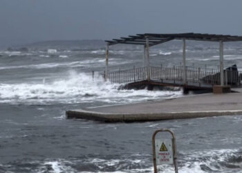 Il ciclone Harry devasta l’isola, parte la conta dei danni: strade, edifici e attività commerciali in ginocchio