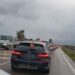 Caos Ss 195, un furgone in avaria nel tratto di carreggiata ristretta manda il traffico in tilt